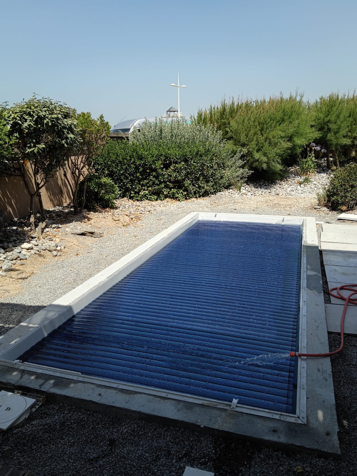 Piscine avec volet roulant polycarbonate fermé securite