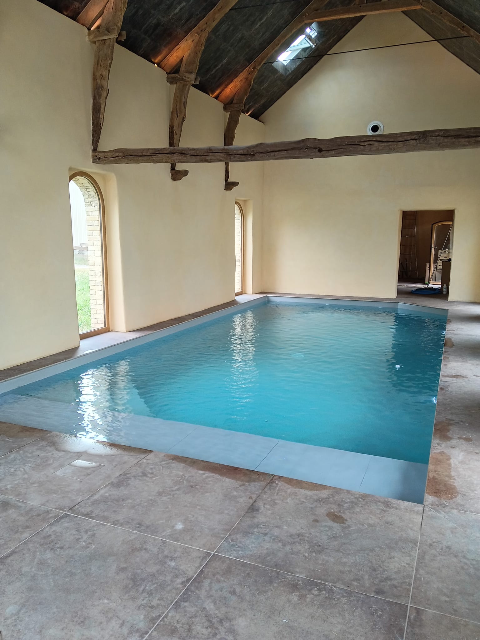 Piscine intérieure 9x4 membrane grise finie Saint Malo