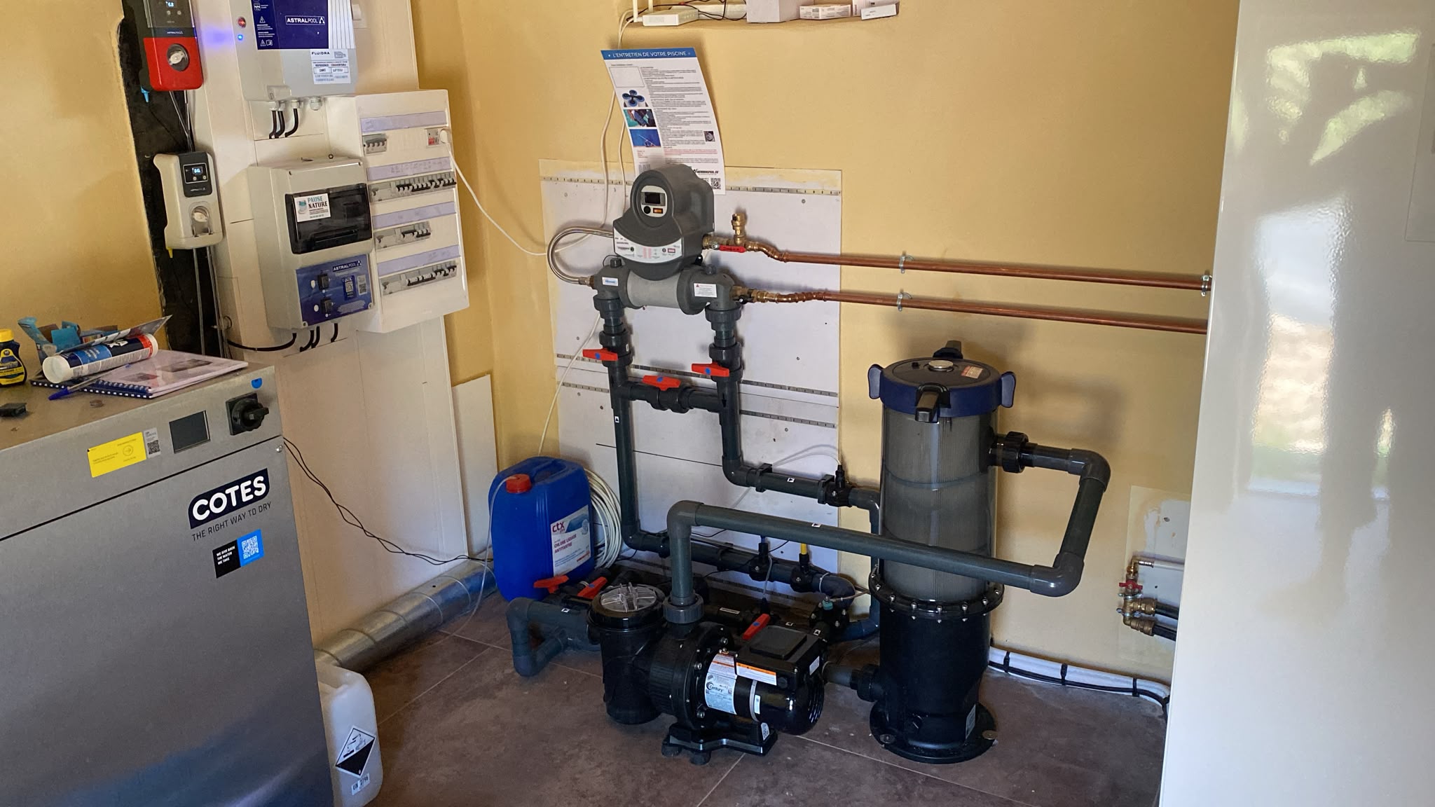 Tuyauterie hydraulique locale technique piscine