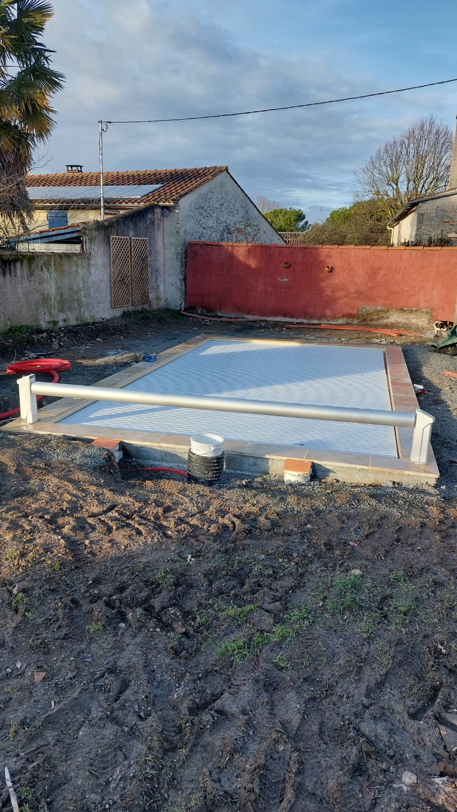 Finition des margelles sur la piscine